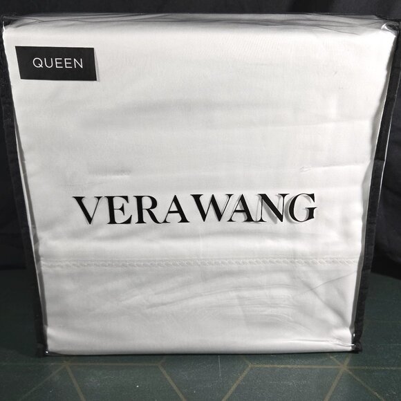Vera Wang Luxurious Satin Weave Queen Sheet Set - Picture 1 of 4
